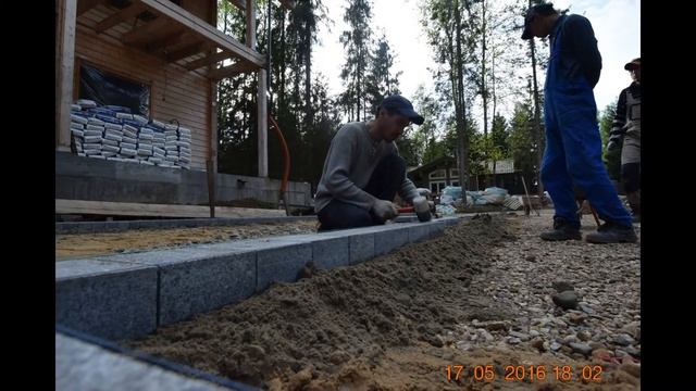 Квадраты колотой и пиленой брусчатки . Мощение квадратами . Мостовая ру . смотреть онлайн