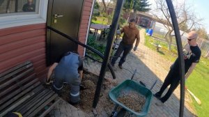 Крыльцо на винтовых сваях из просечки