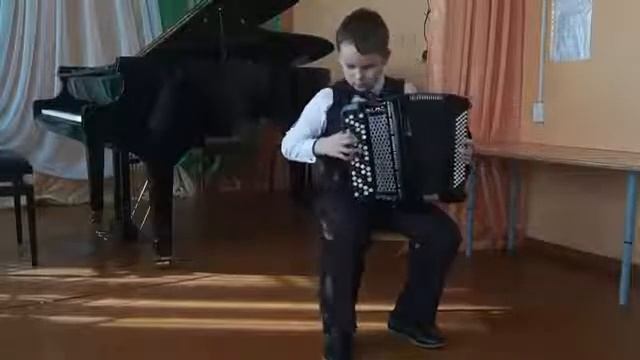 Гайдуков Федор. 1. Л.Малиновский "Девичий хоровод" 2. В.Фоменко "Веселый музыкант" смотреть онлайн