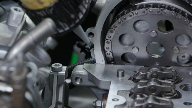 Монтаж картера распредвалов с распредвалами на двигателях Opel B13DTE/DTR (LKU) / B13DTC (LKV) смотреть онлайн
