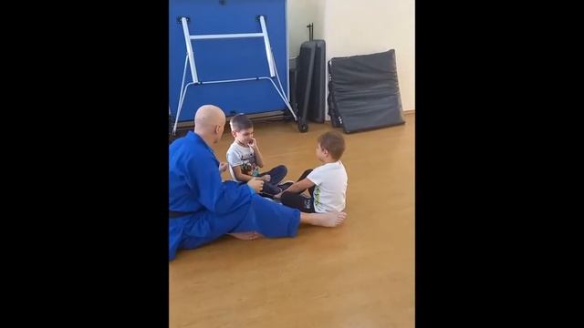 162 Упражнение- "за Маму!" - Русский Рукопашный бой - Мягкий стиль. смотреть онлайн