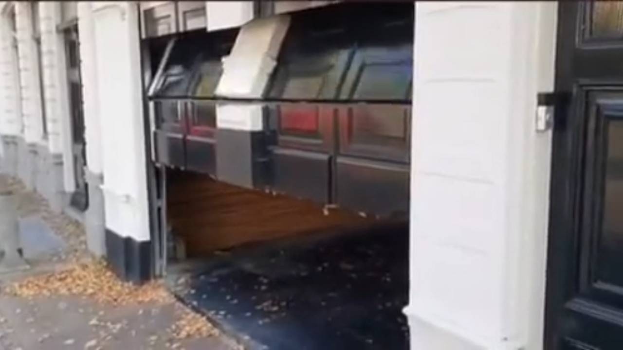 Гараж агента 007 смотреть онлайн