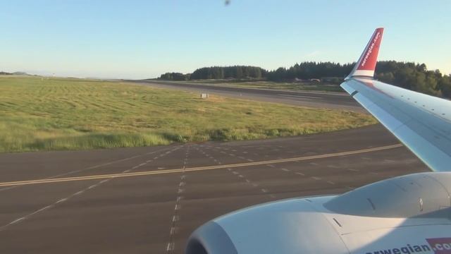 Norwegian Air Shuttle Boeing 737-800 (LN-DYZ) AWESOME landing @ Bergen airport, Flesland смотреть онлайн