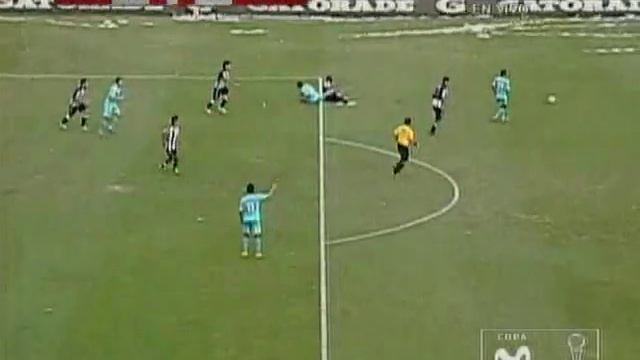 Tuteve.tv / Manuel Heredida le ataja un gol a Irven Avila смотреть онлайн