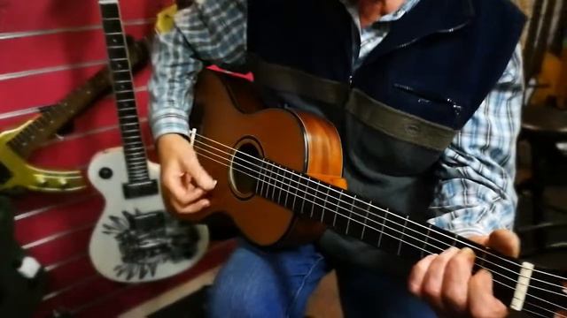 Caraya Parlor-610 Electric-Acoustic Guitar EQ смотреть онлайн
