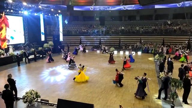 Медленный вальс Юниоры 1+2 Д класс 1/4 смотреть онлайн