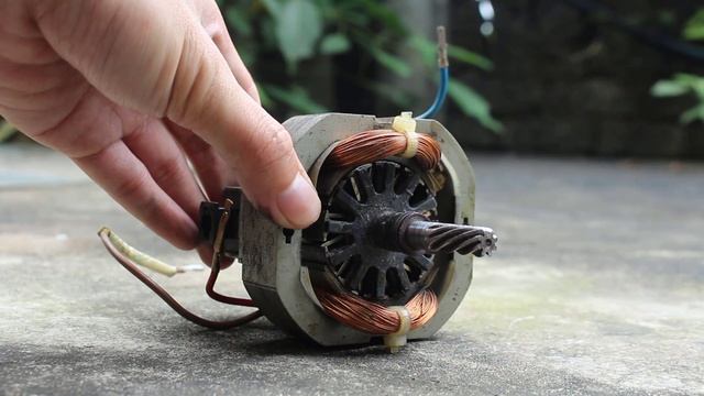 I built a 220v generator from a powerful blender смотреть онлайн