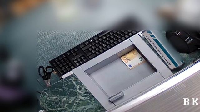 В Молодечно женщина присвоила «застрявшие» в банковской ячейке 50 евро. Кассир не заметила банкноту смотреть онлайн