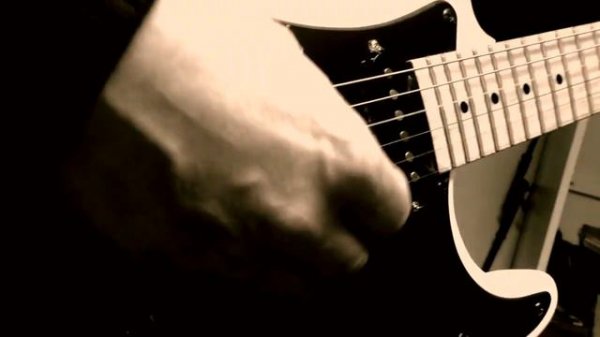 IT'S SO EASY (Official Video)