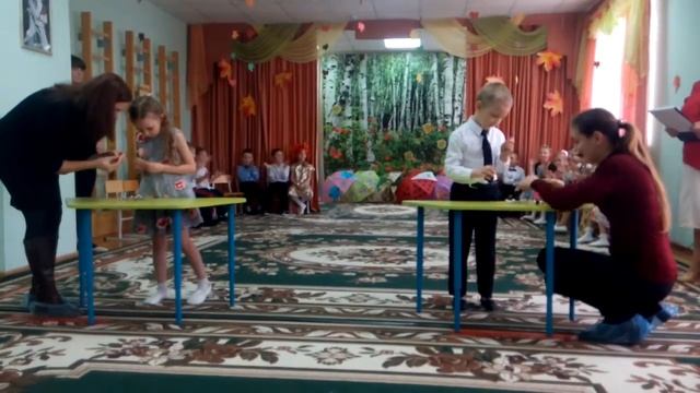 Осенний праздник в детском саду. Готовим украшение для осени смотреть онлайн
