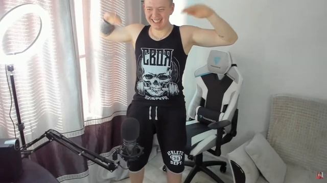 Владислав Павлов танцует под песню Танец Маленьких Утят смотреть онлайн