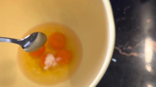 Это Вкусно?Заливной Пирог с зеленым Луком и Яйцами. Рецепт из Молдавии??? смотреть онлайн