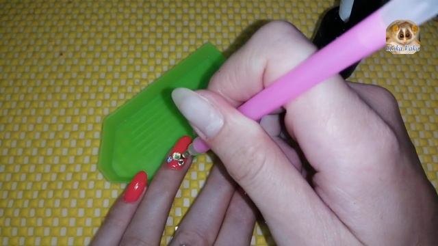 Как закрепить стразы на гель-лак?