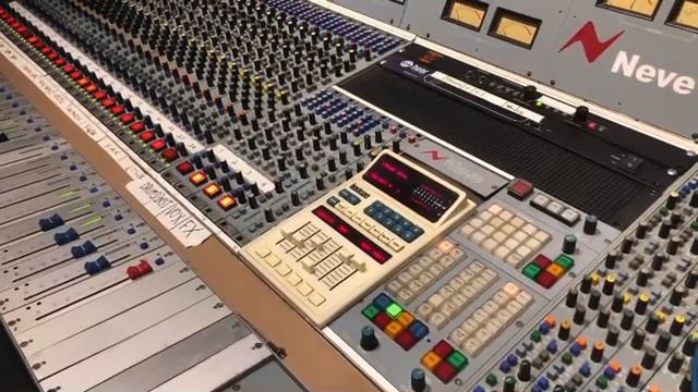 Making groovy movie soundtrack music? смотреть онлайн
