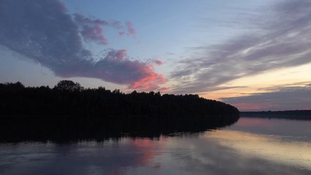 4К релакс видео. Волшебный закат с берега необитаемого острова. Nature of the Danube island. смотреть онлайн