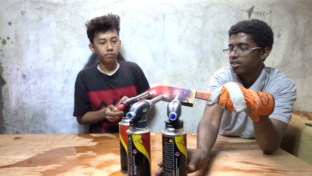 EXPERIMENT Glowing 1000 degree KNIFE VS CHICKEN смотреть онлайн