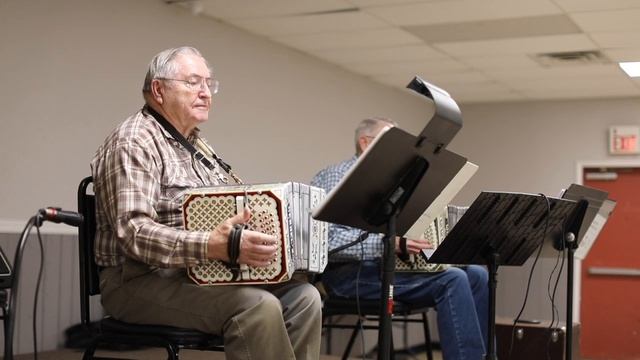 St. Paul Waltz - North Star Concertina Club - Mel Weber & Friends! смотреть онлайн