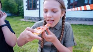 Богатые школьники НЕ ПОДЕЛИЛИ ЛАГЕРЬ!