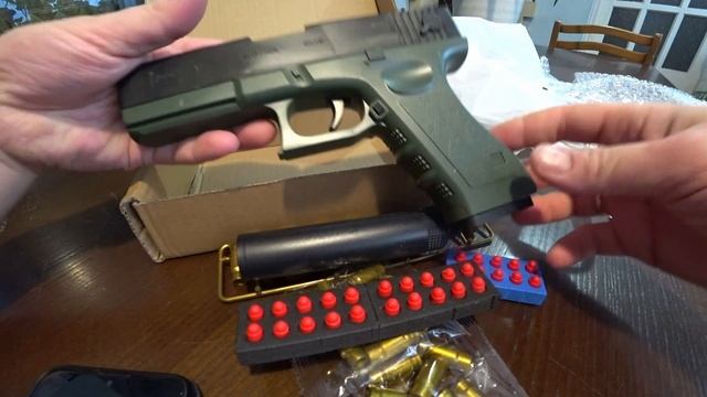 Обзор товаров с вайлдберриз: щетка для уборки пыли, игрушечный пистолет, носки смотреть онлайн