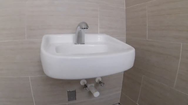 #28 Сантехник в США. Устанавливаем сантехнику! (Trim) смотреть онлайн