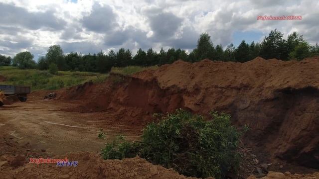 Вчера была несанкционированная свалка, а сегодня карьер. Чудеса? смотреть онлайн