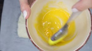 Штрудель с ягодами из слоёного теста