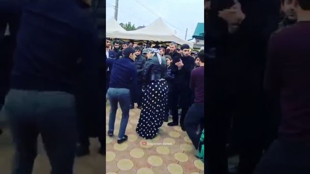 Патимат Расулова танцует на свадьбе в с. Игали