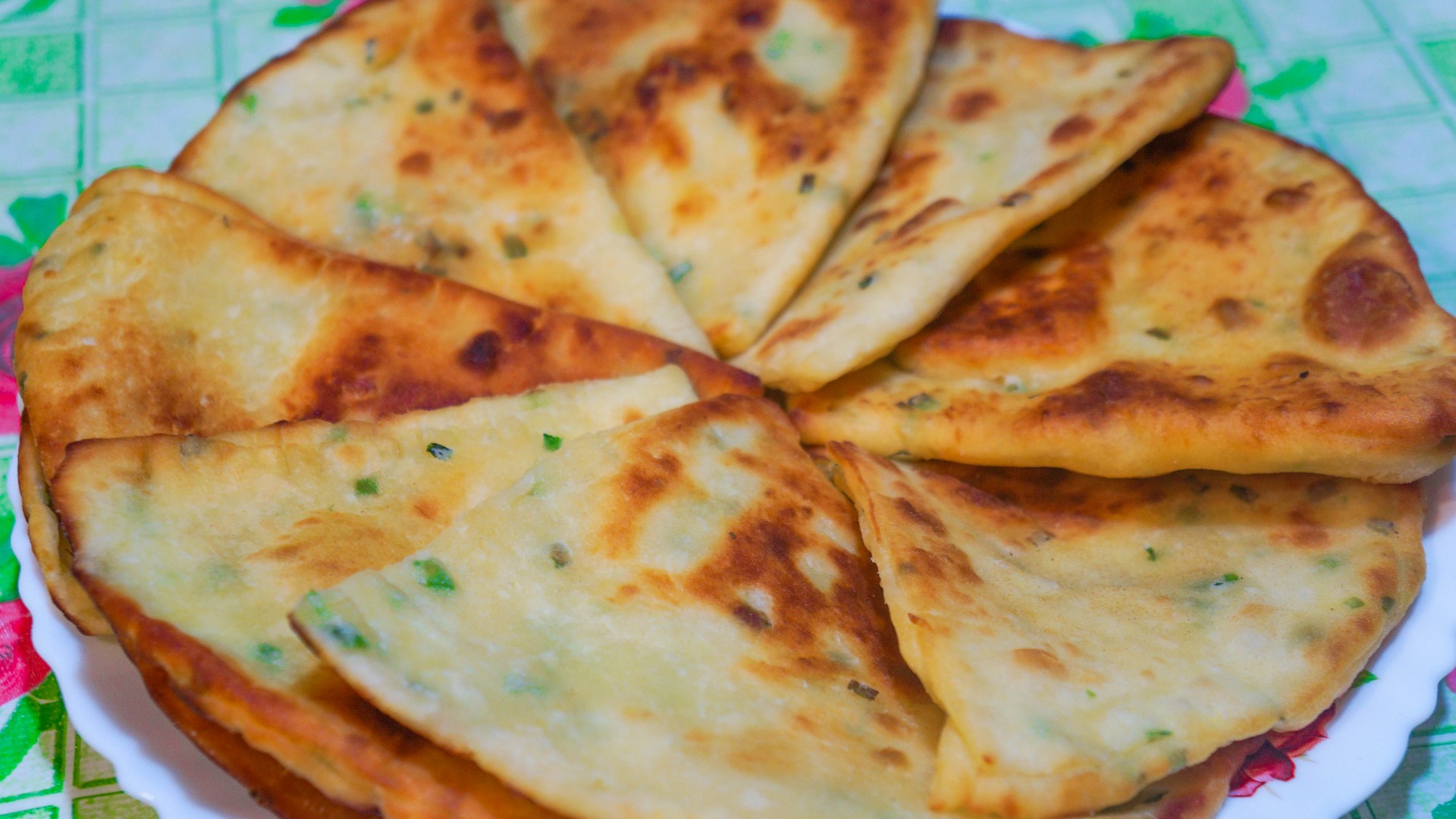 Когда вечером хочется перекусить беру 3 картошки, 1 яйцо и готовлю быстрые треугольники с сюрпризом. смотреть онлайн