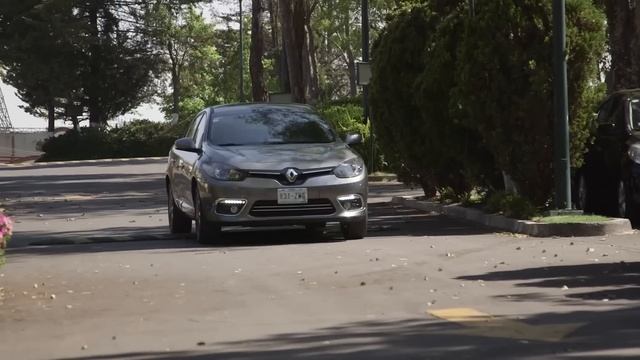 Renault Fluence (2009 - 2019) - El familiar francés смотреть онлайн