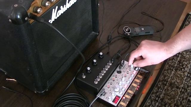 Драммашина из Arduino и синтезатор Korg VolcaBass смотреть онлайн