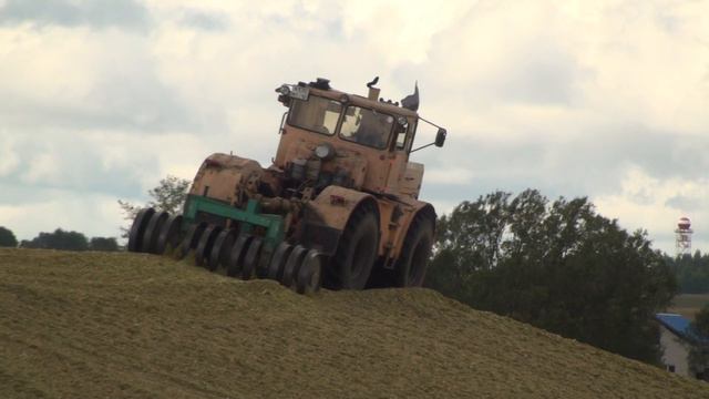 2 JCB 434 ,К 701 ,РОСТСЕЛЬМАШ 2375 на трамбовке кургана. смотреть онлайн