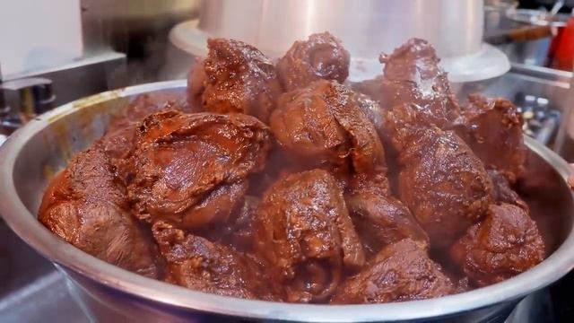 Meat Eater！ Spicy Braised Beef, Handmade Beef Noodles Soup-Street Food / 日賣500碗！香辣牛肉麵, 秘製油潑辣子-街頭美食