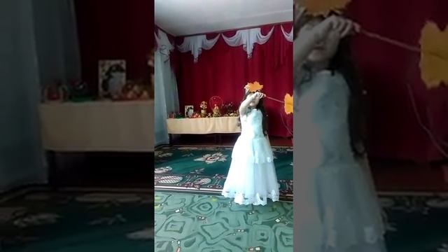 "Осень милая шуршит "- поёт Клюкина Лилия, 5лет. смотреть онлайн