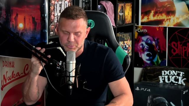 Nacho Vidal llama en directo a una chica para que le diga si le gusta que la empotren смотреть онлайн