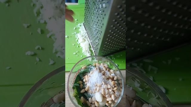 Готовим пасту с соусом песто. Очень вкусно! смотреть онлайн