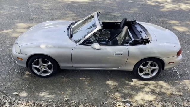 A Look at the Mazda Miata смотреть онлайн