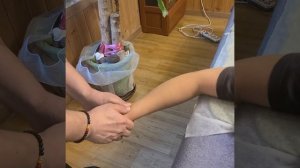 Вправляем, запястье правой руки.