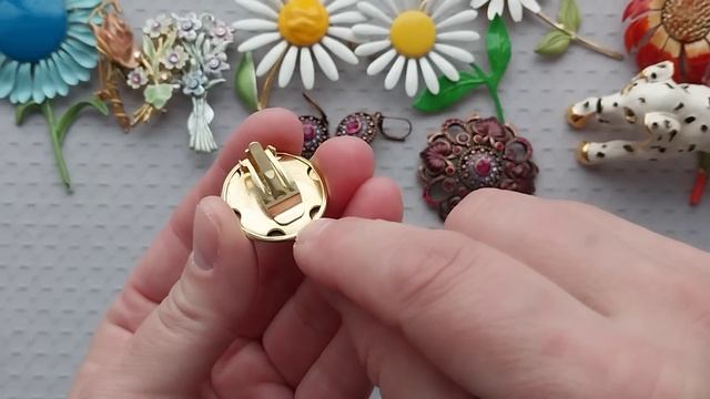 309. Распаковка большого лота с эмалевыми винтажными украшениями. Шкатулка Джоан Риверс. смотреть онлайн