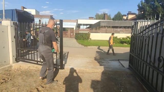 Распашные кованые ворота РОЛПРОМ смотреть онлайн