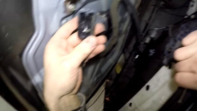 Снимаем дверные карты передних/задних дверей Nissan Primera 2001-2008год смотреть онлайн