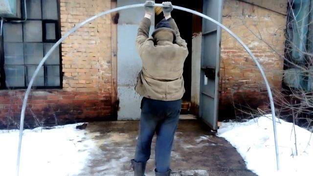 Обзор оцинкованной дуги от теплицы из профиля 25х25 смотреть онлайн