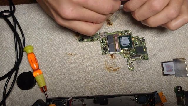 Nintendo switch. Trying to fix blue screen and pixelated screen. PART 1 (Fault finding) смотреть онлайн