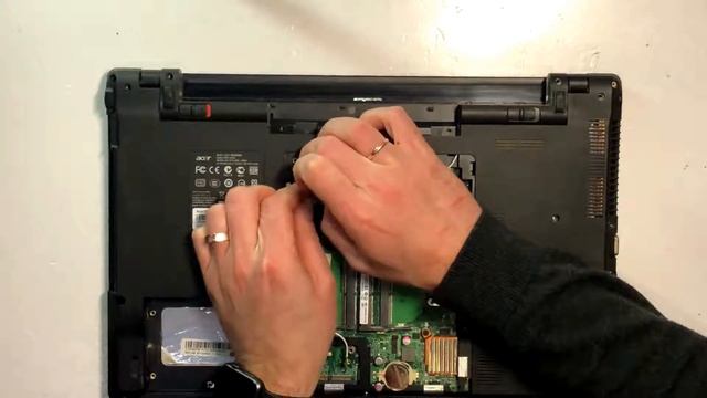 Разборка ноутбука Acer Aspire 5553G для чистки смотреть онлайн