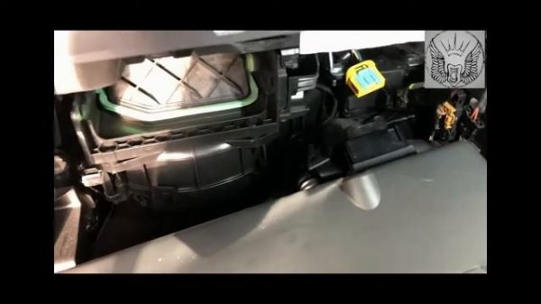 VW Touran 2008 comfort control module convenience unit location