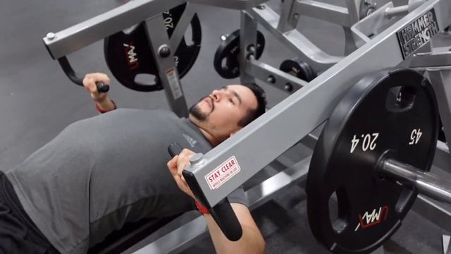 Bench Press (Hammer Strength)