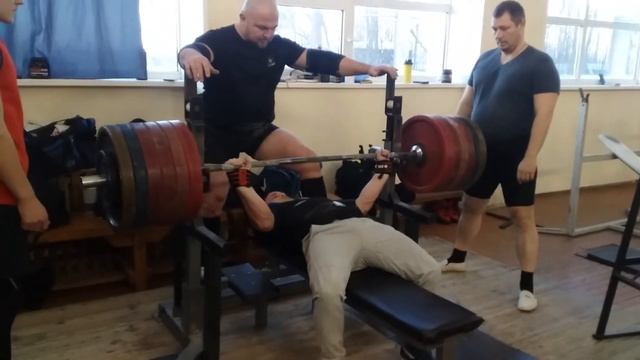 Жим 300 кг Валерий Воротилин св.74кг, чемпион Европы 2021, ск Урожай.Конечно с поддержкой друзей))) смотреть онлайн