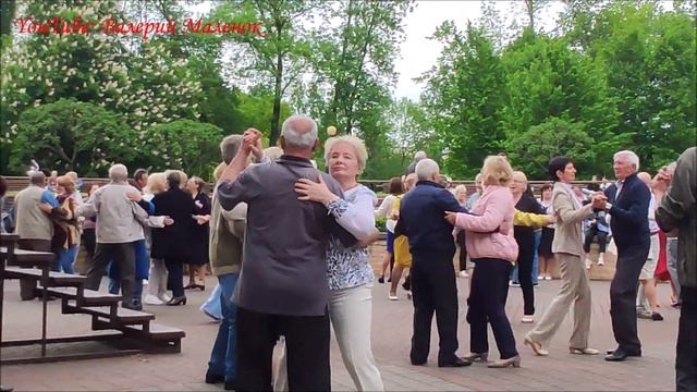 Танцуем в Парке Вальс! смотреть онлайн