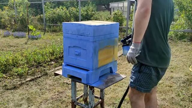 Красим улей резиновой краской! Чем красить ульи? смотреть онлайн