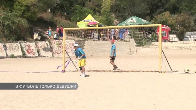 В футболе только девушки смотреть онлайн
