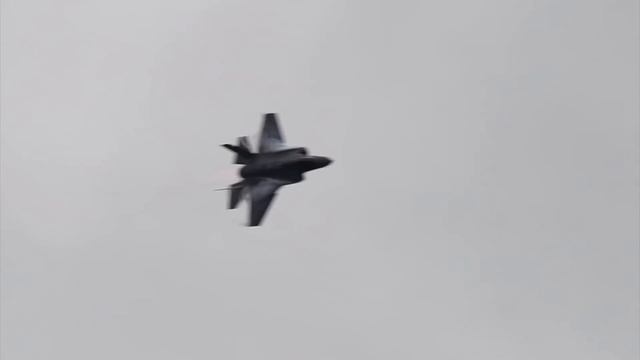 F-35 Lightning II Demo in Slow Motion смотреть онлайн
